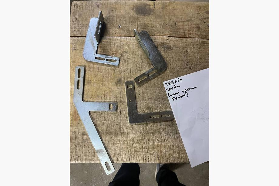 Renault Trafic 2001–2015 Side Step Brackets B3/C2 (without bolts) Image