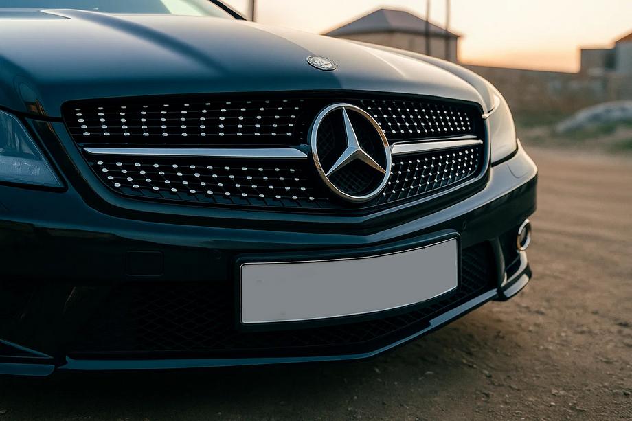 Mercedes SL R230 2001-2011 Front Grille Diamond Black (2008-2011) Image