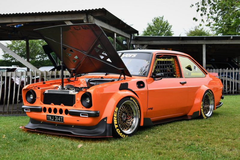 How to turn an old car into a unique masterpiece?