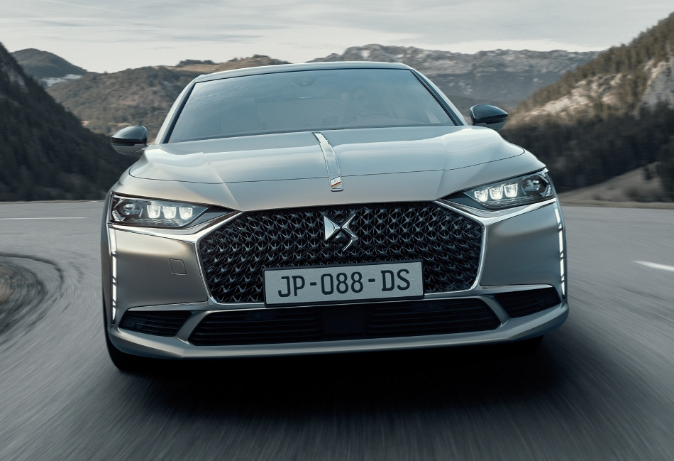 DS 9 Review: Luxury and Technology in a Premium Sedan