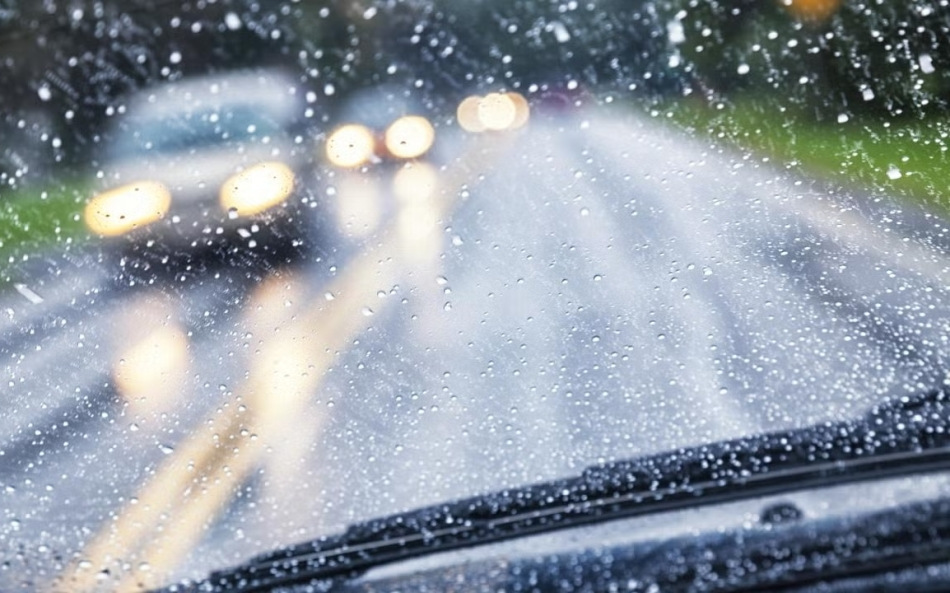 How to avoid accidents in the rain: 5 practical tips