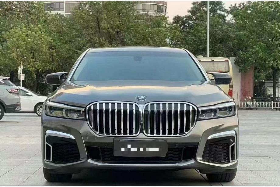 BMW 7 Series F01/F02 2008-2015 Facelift conversion kit to G12 M760 (without replacing trunk lid and rear fenders) Photo 3