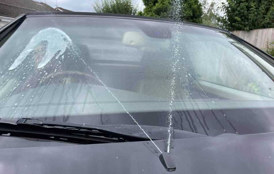 The windshield washer does not work: we are looking for the cause and solution