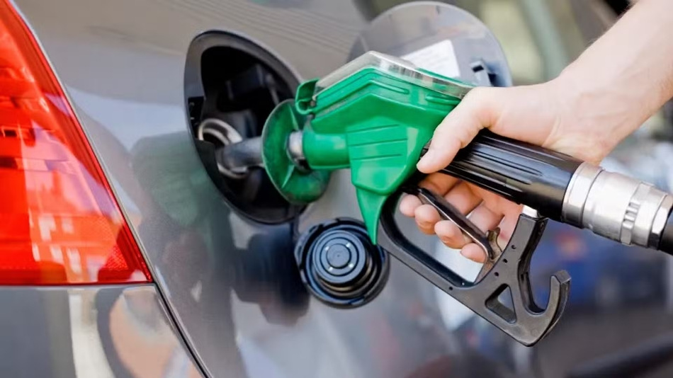 Which drivetrain uses less fuel?