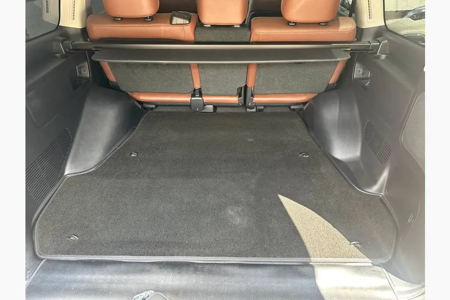 Toyota Land Cruiser 200 2007-2021 Textile Trunk Mat Classic V-1 (5 seats, Black) Image