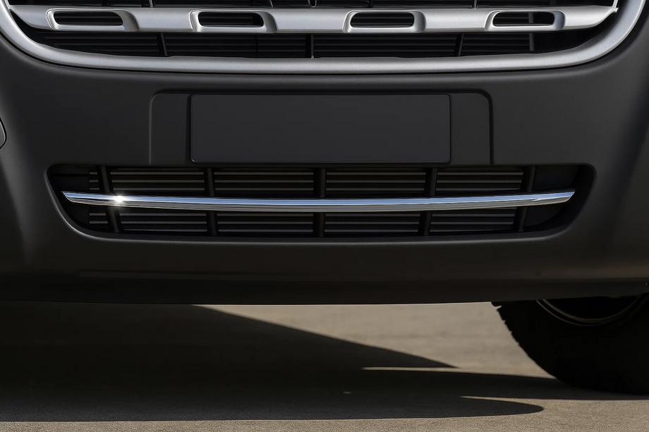 Nissan NV400 2010-2024 Stainless Steel Bumper Strip Image