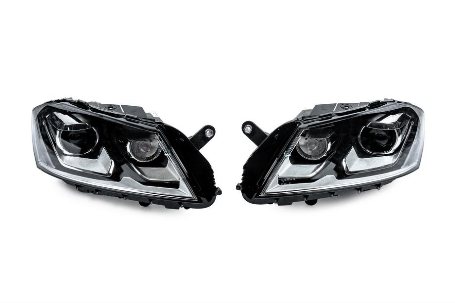 Volkswagen Passat B7 2012-2015 V2 Front Headlights (EU version, 2 pcs) Image