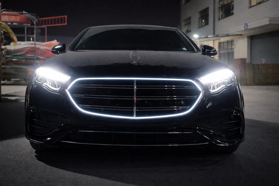 Mercedes E-class W214 2023- Front Grille in W223 AMG-Line Style with LED Image