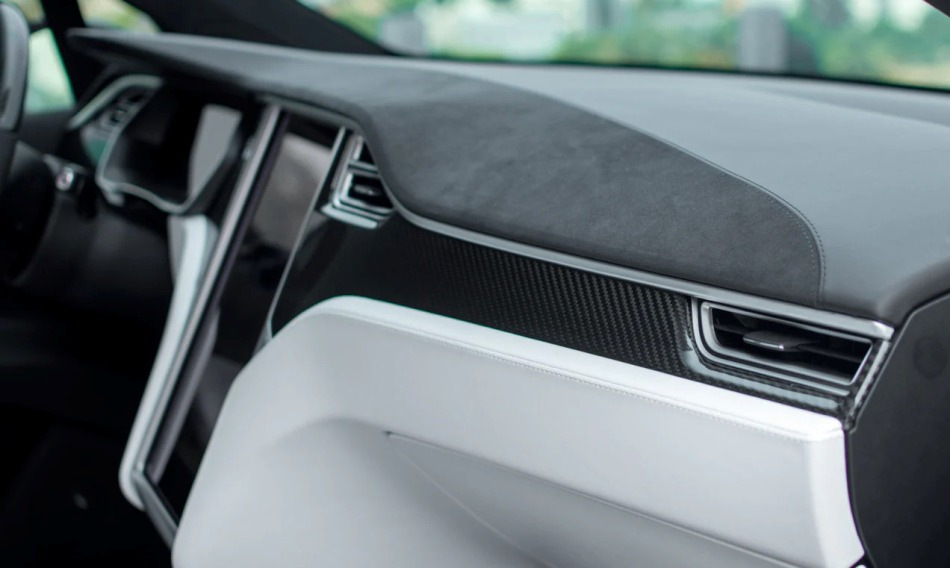 Why does the dashboard creak in the car and how to fix it?