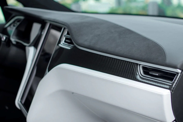 Why does the dashboard creak in the car and how to fix it?