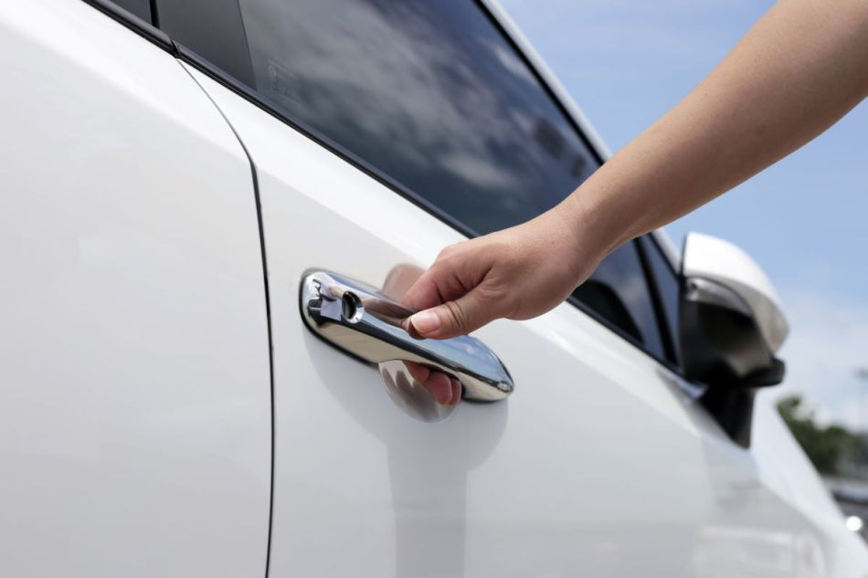 The car is electrocuted: why this happens and how to avoid it