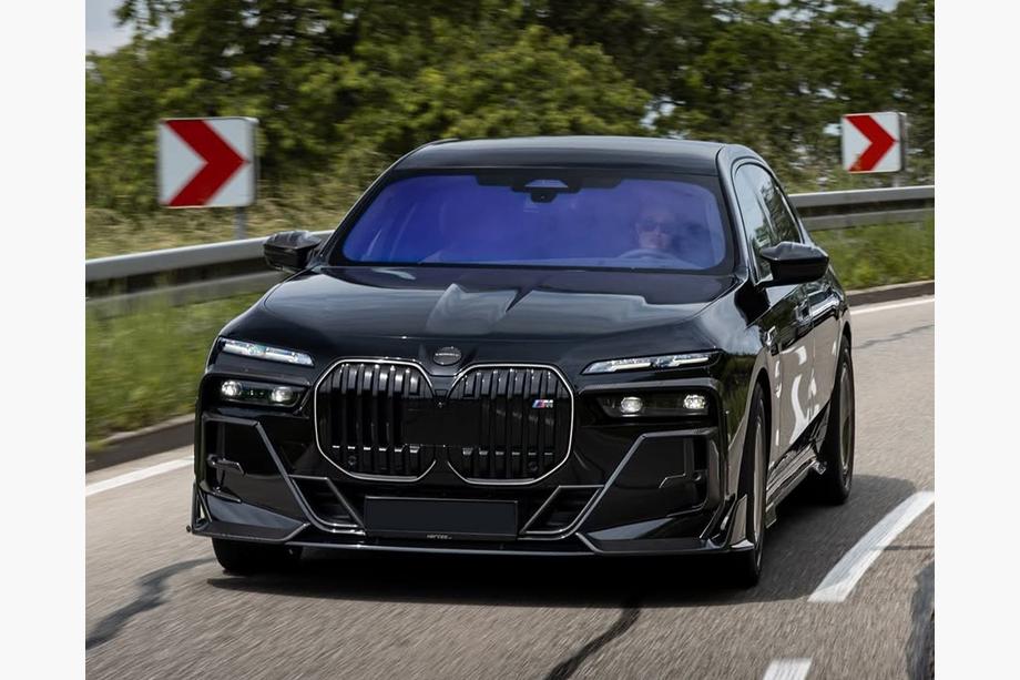 BMW 7 Series G70/G71 2022- MNSR-Style Carbon Body Kit Image
