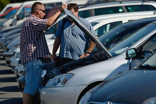 Buying a car after an accident: savings or risks?