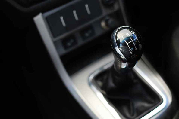 Manual transmission: pros and cons for the modern driver