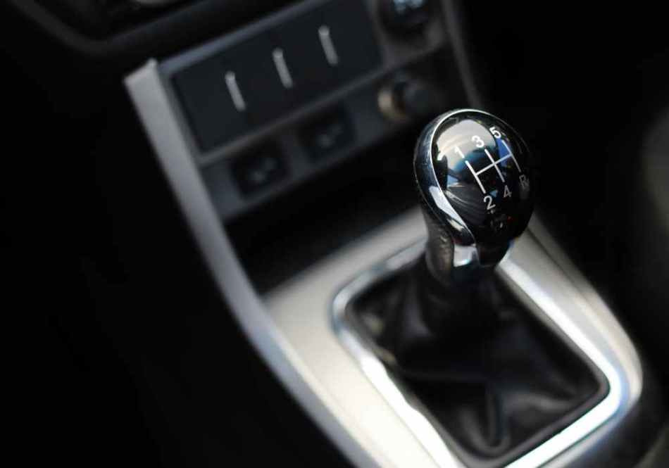 Manual transmission: pros and cons for the modern driver