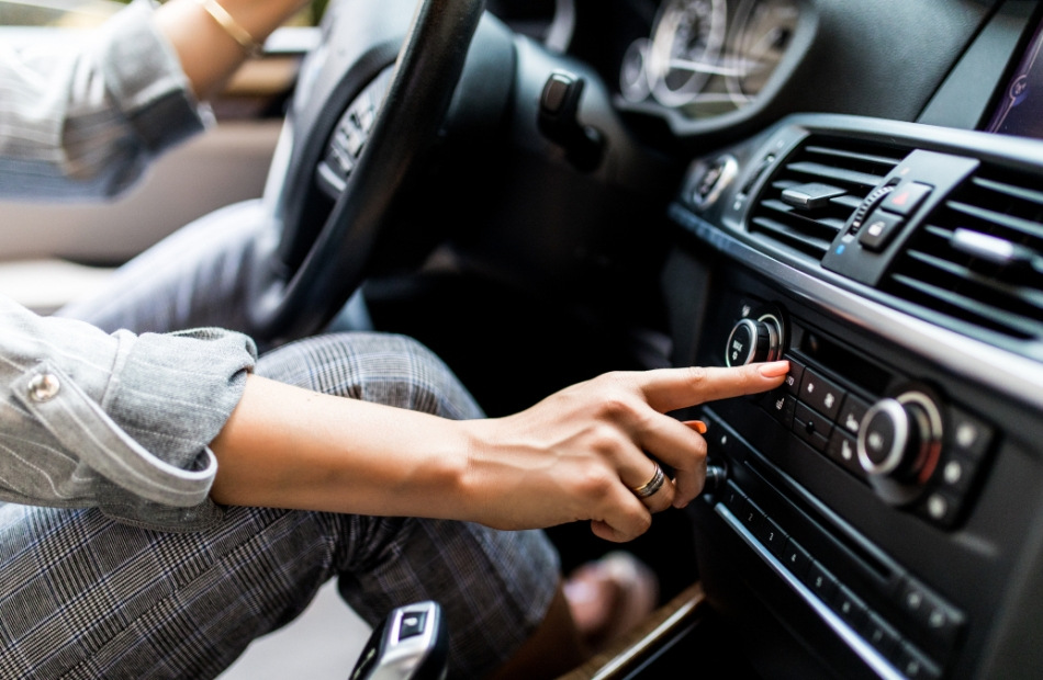 How to use air conditioning in your car effectively: tips for staying cool and saving money