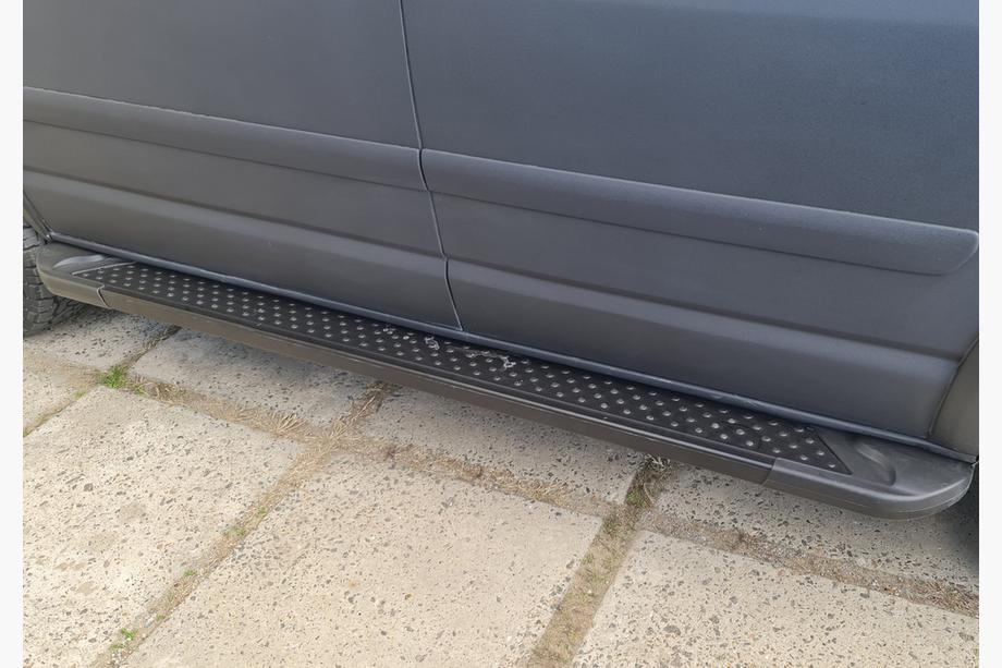 Volkswagen T5 Multivan 2003–2010 Side Steps X5-Type black (2 pcs, aluminum) Image