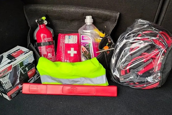 What tools should you always have in your car? Your travel kit