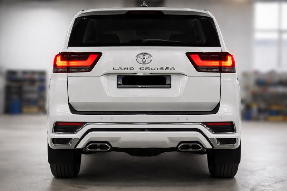 Toyota Land Cruiser 300 2021- Rear Bumper Cover VXR White Image