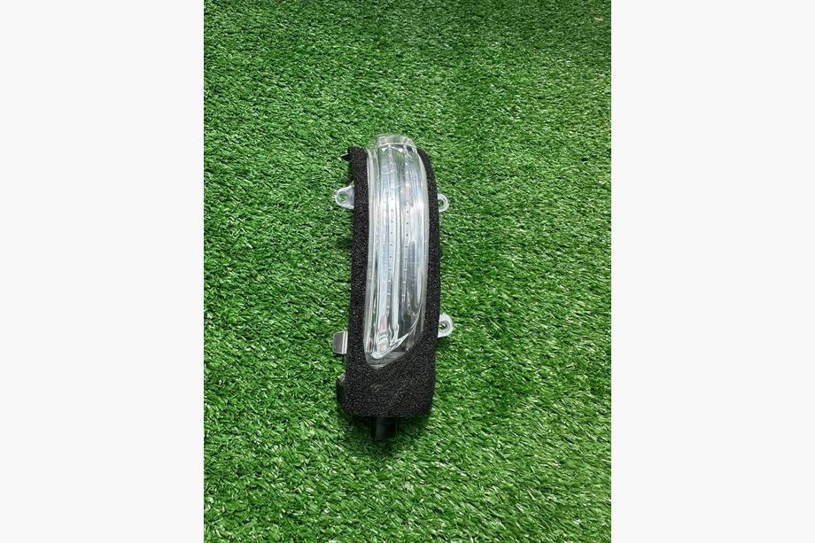 Toyota Land Cruiser 200 2007-2021 Mirror Turn Signal Indicator (For 2012-2016, 1 pc) Photo 2