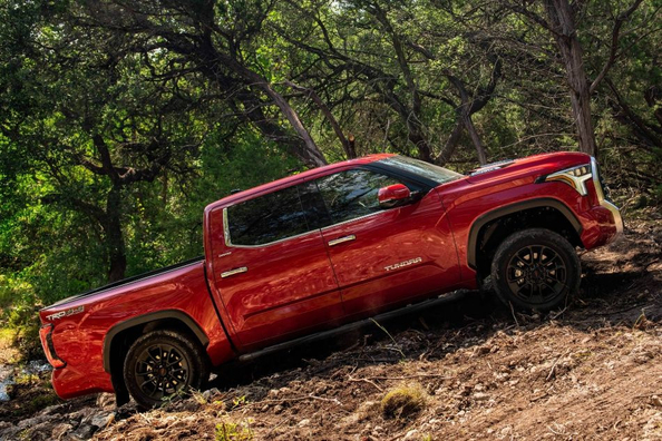 Toyota Tundra Review: Power and Reliability in the Third Generation Photo 2