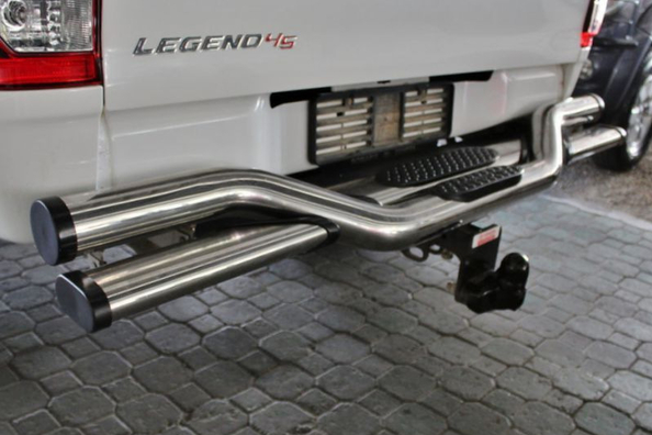 How to choose a rear step for a pickup truck: convenience and protection