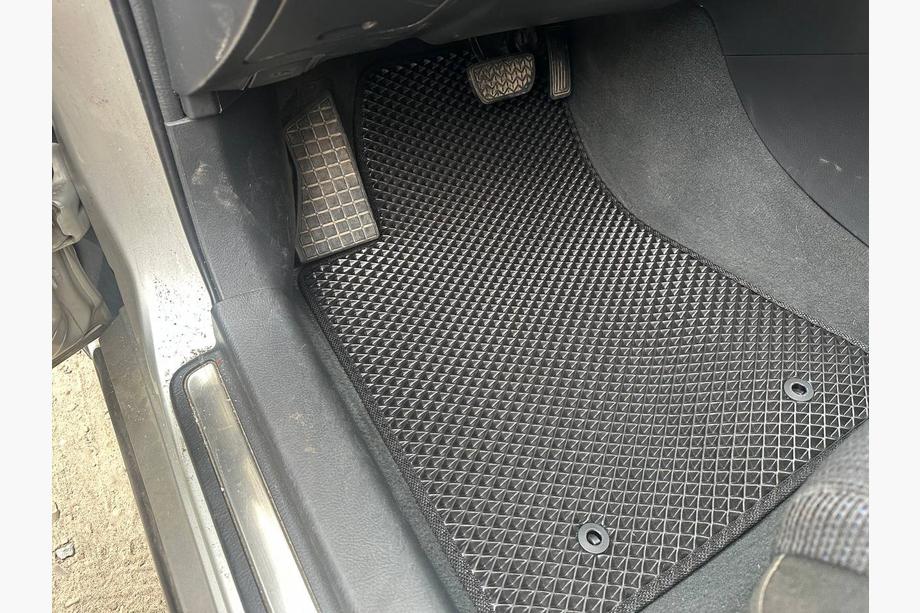 Toyota Avensis 2003-2009 EVA Floor Mats V-2 (black) Image