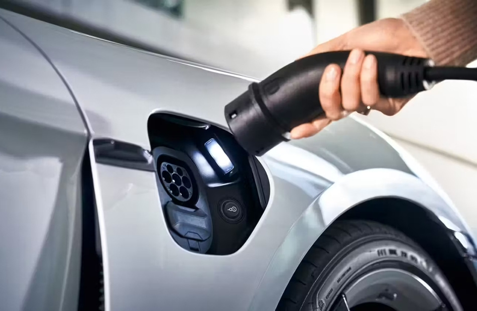 How long can an electric car go without recharging?