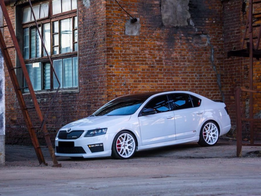 What color wheels will go with a white car?