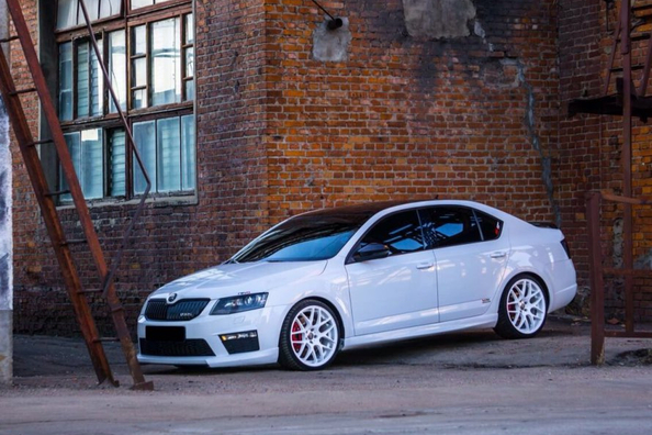 What color wheels will go with a white car?