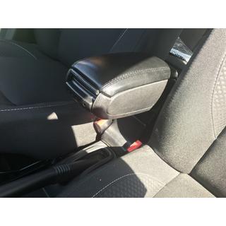 Armrest (into cup holder) photo 4