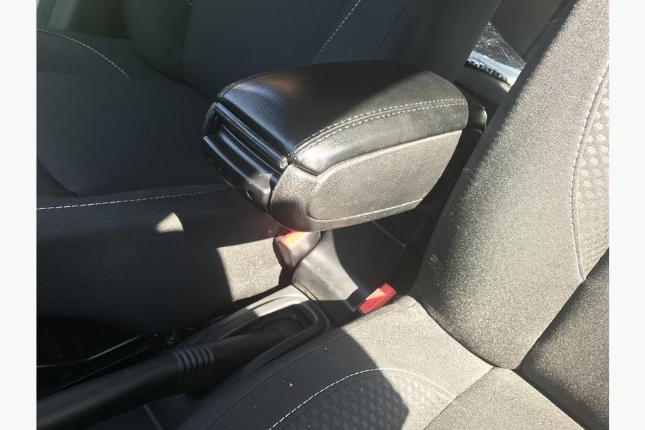 Dacia Duster 2008-2018 Armrest (into cup holder) Photo 4