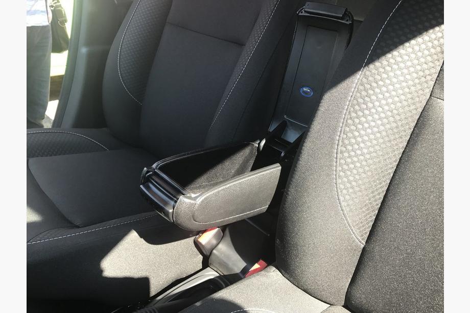 Dacia Duster 2008-2018 Armrest (into cup holder) Photo 5