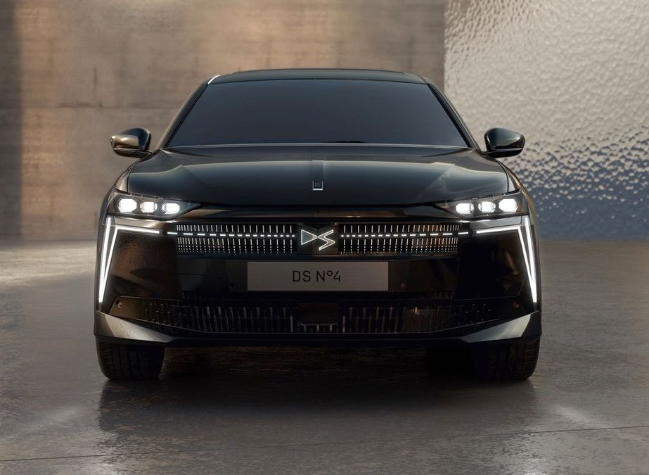 DS N°4 E-Tense 2025 Review: An Updated Premium Hatchback