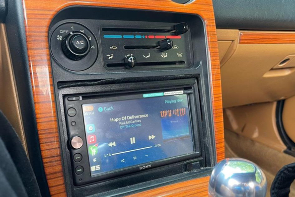 Should I change the original car radio? Pros and cons of upgrading Photo 1
