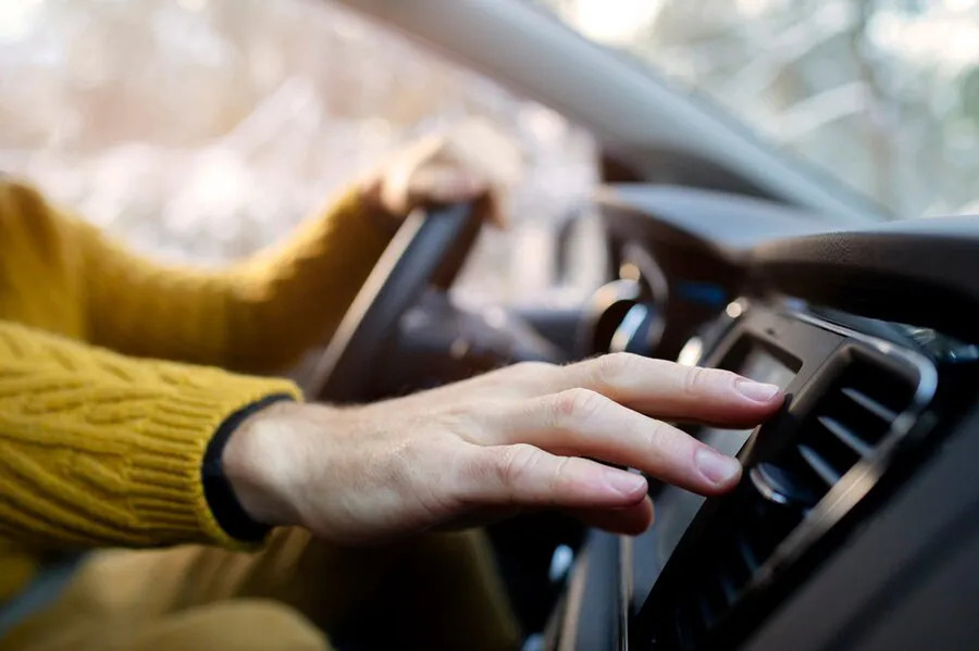 How to cool a car interior in a couple of minutes: Effective methods in the heat