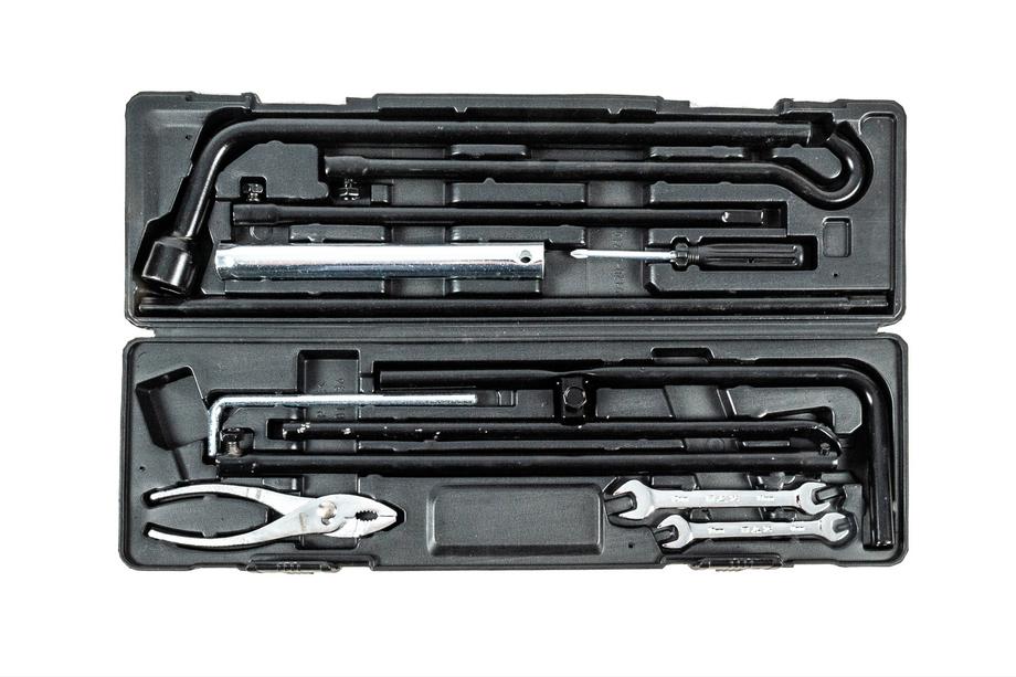 Lexus LX570/450d 2008-2022 Tool kit for original mounting location Image