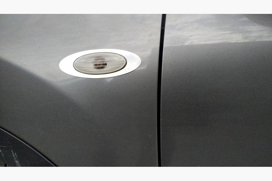 Nissan Qashqai 2010-2014 Turn Signal Trim (2 pcs, Stainless Steel) Image