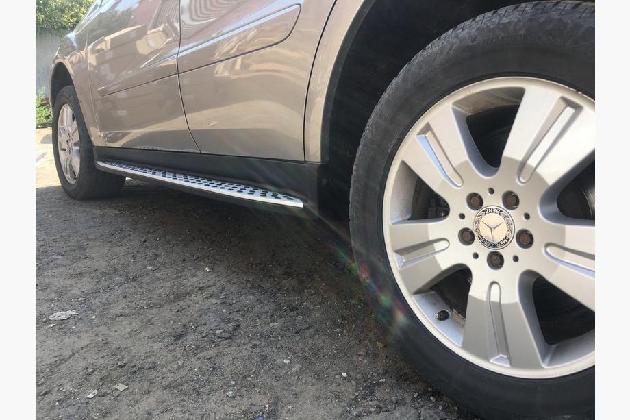 Mercedes ML W164 2005-2011 OEM Side Steps (2 pcs, Aluminum) Photo 6