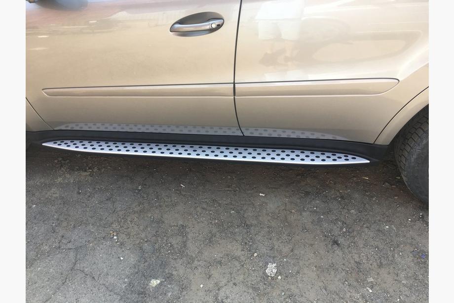 Mercedes ML W164 2005-2011 OEM Side Steps (2 pcs, Aluminum) Photo 7