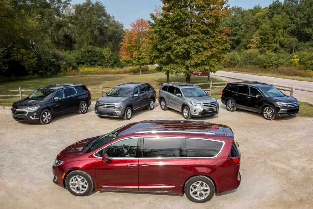 Minivan or crossover: what to choose for family and travel?