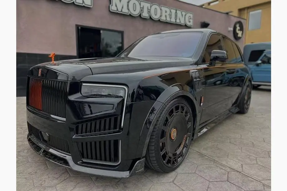 Rolls-Royce Cullinan 2018- Facelift Kit 2024 MNSR Carbon Image