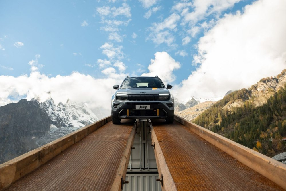 Jeep Avenger Review: Technical Specifications, Equipment, and Model Photos