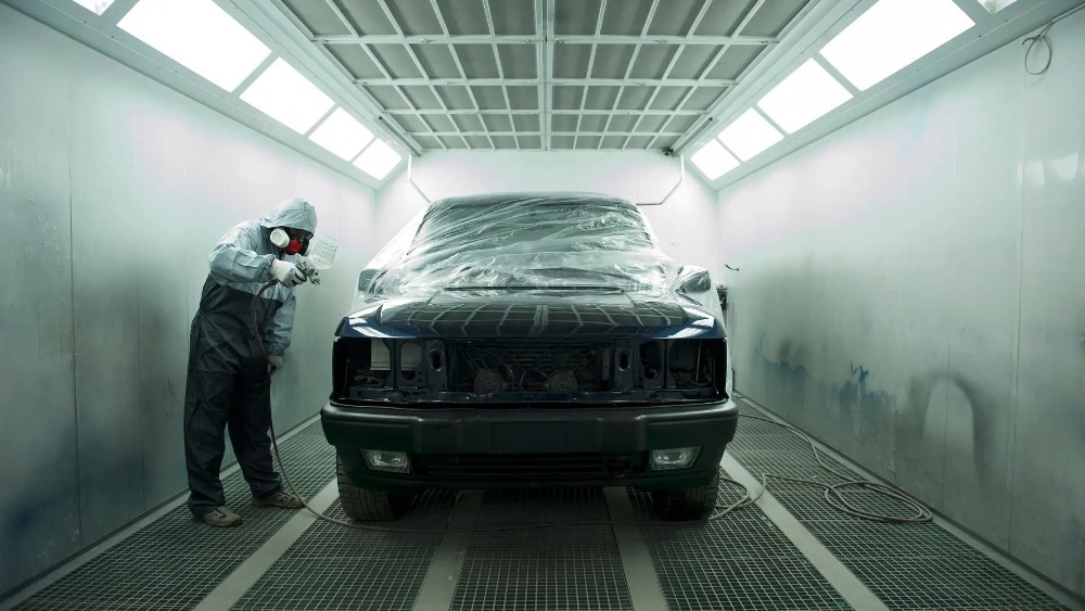 How to choose the right room for painting a car?