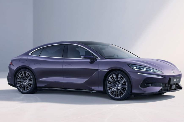 Denza Z9 2024 Review: Luxury Electric Sedan