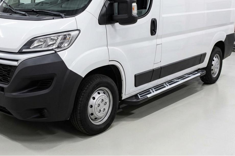 Fiat Ducato 2006-2025 Side Steps Sunrise (2 pcs, Aluminum) Image