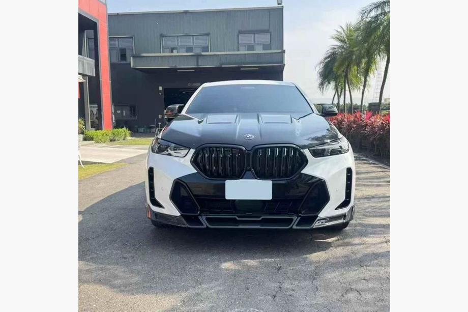 BMW X6 G06 2019–2027 Carbon LMC Body Kit (2023-) Image
