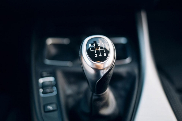 Can I replace the gear shift knob in a car?