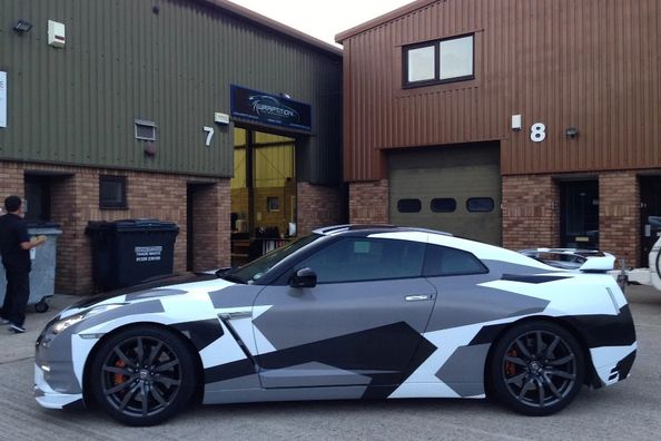 Pros and cons of using vinyl film in car tuning