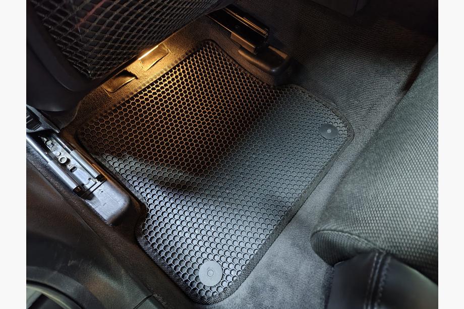 Audi A4 B6 2000-2004 Rubber Floor Mats Carsuit (Black) Image